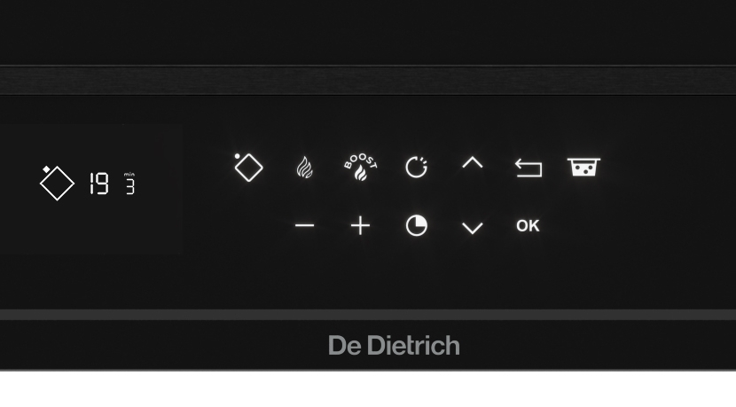 Detail bílého LCD displeje indukční desky De Dietrich DPI4832B 